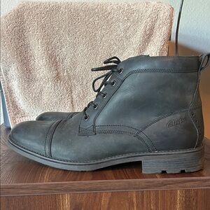 Clarks Men's Dark Leather Chukka Boots